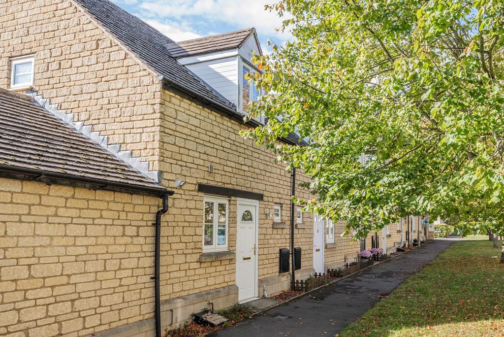 Bluebell Way, Carterton, Oxfordshire... 2 bed end of terrace house £