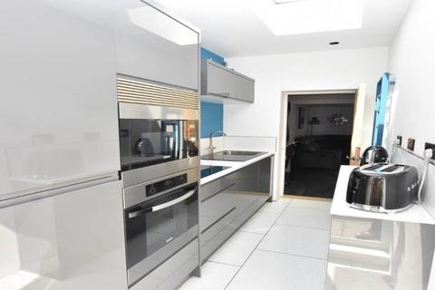 undefined, Longstone Road, Central