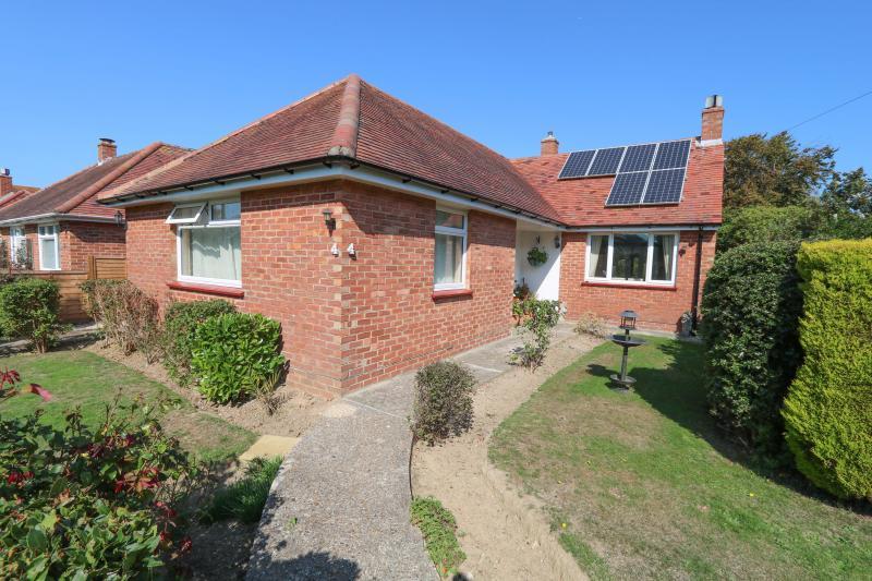 Harbour Road, Hayling Island 2 bed detached bungalow £499,995