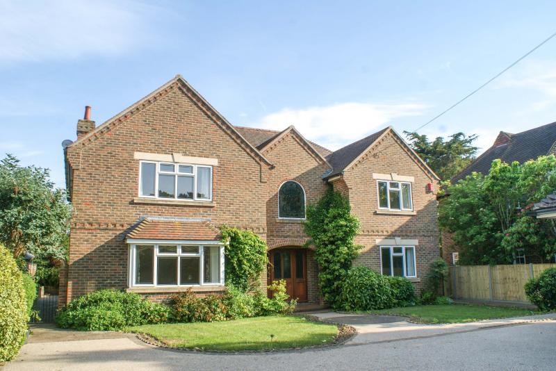 St Catherines Road, Hayling Island 5 bed detached house £965,000