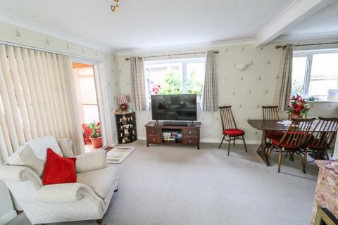 34 Bound Lane, Hayling Island, PO11 9HX
