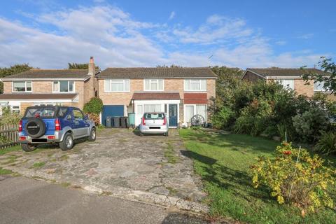 25 Fernhurst Close, Hayling Island, PO11 0DT