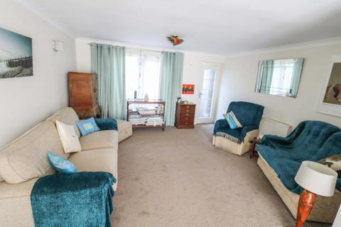 25 Fernhurst Close, Hayling Island, PO11 0DT