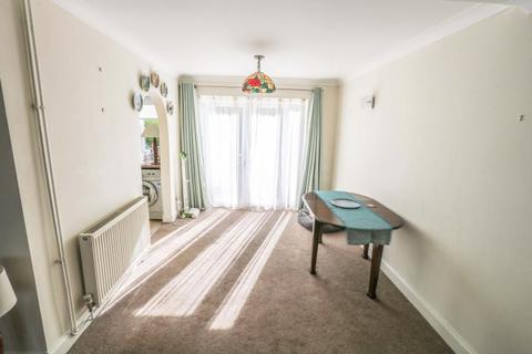 25 Fernhurst Close, Hayling Island, PO11 0DT