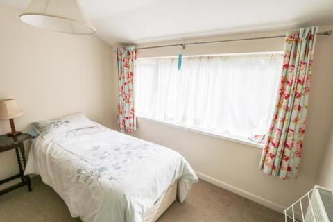 25 Fernhurst Close, Hayling Island, PO11 0DT
