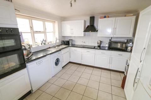 18 Gilbert Mead, Hayling Island, PO11 0RE