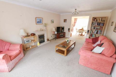 28 Dances Way, Hayling Island, PO11 0JP
