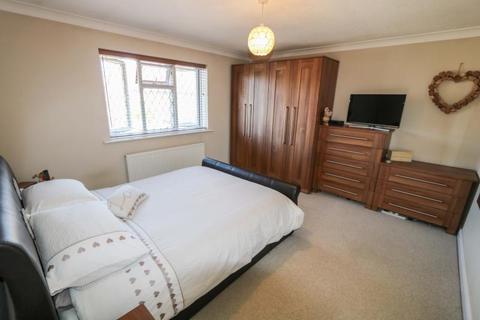 7 Gilbert Mead, Hayling Island, PO11 0RE