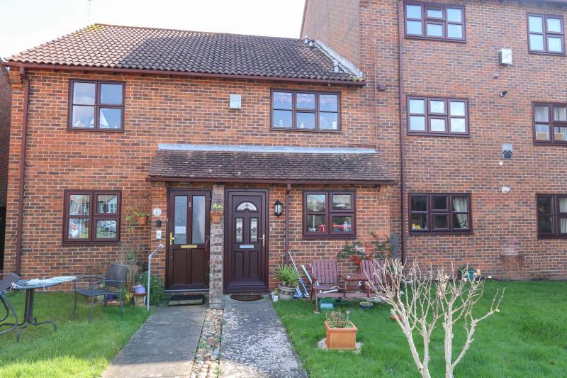 Lynden Court, Gilbert Mead, Hayling... 2 bed flat £220,000