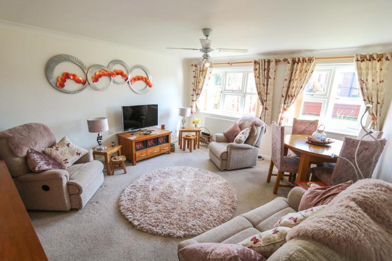 Lynden Court, Gilbert Mead, Hayling... 2 bed flat £220,000