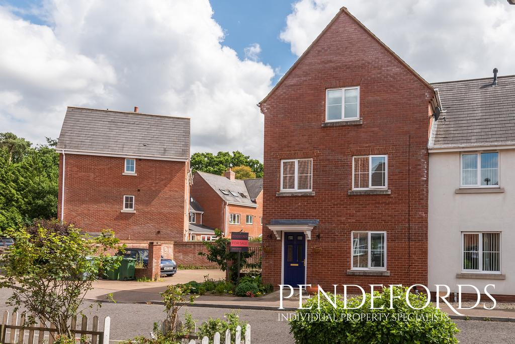 Morris Drive, Little Plumstead, Norwich 4 bed semidetached house £