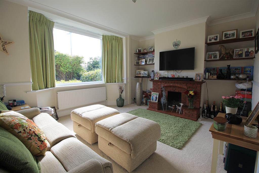 Seaview Estate, Netley Abbey, Southampton, SO31 5BP 2 bed semidetached