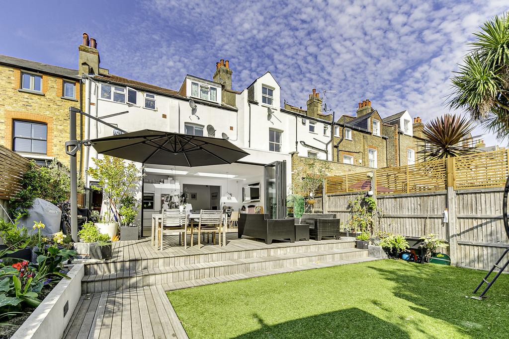 Ritherdon Road, London 2 bed apartment £2,600 pcm (£600 pw)