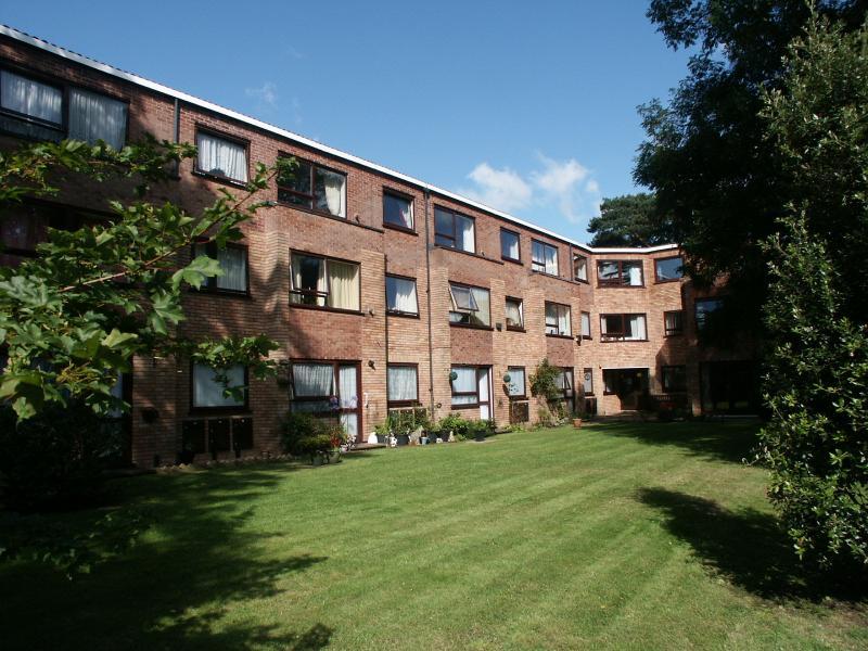 one bedroom flats to rent in new milton