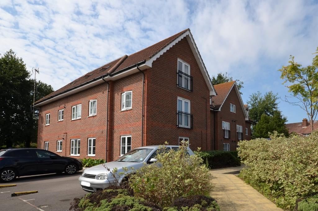 Hawthorn Road, Bognor Regis 2 bed apartment £170,000