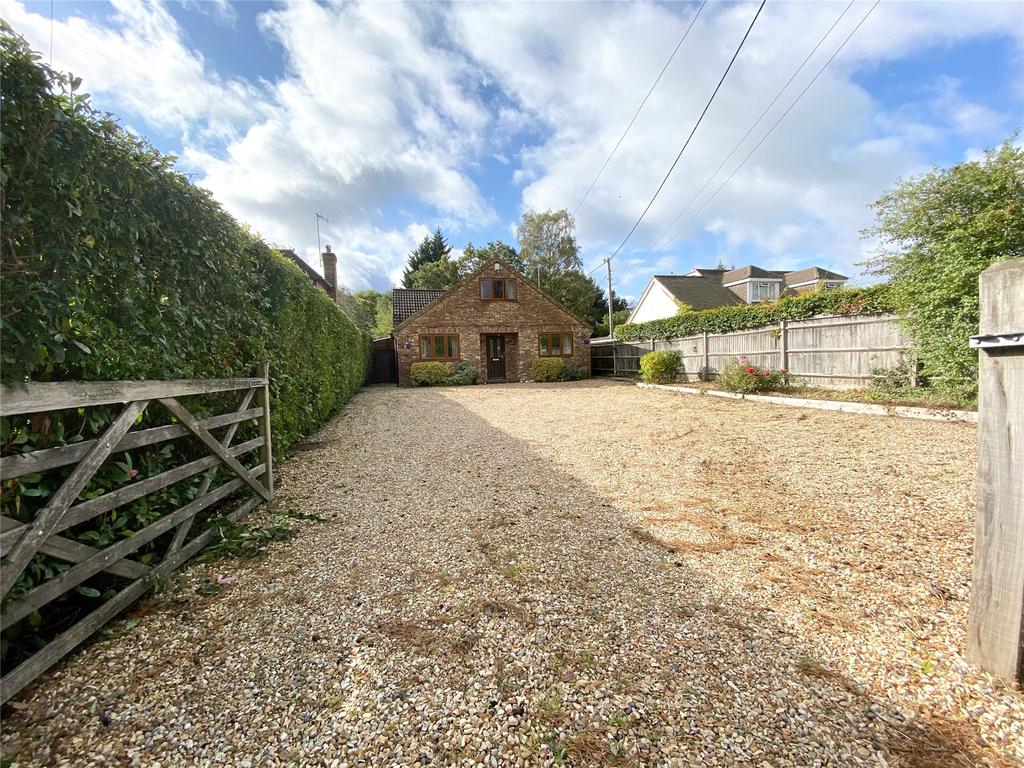 Barkham Ride, Finchampstead, Wokingham, Berkshire, RG40 4 bed detached