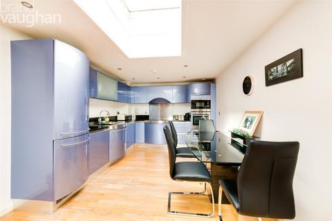 2 bedroom flat to rent, Avalon, West Street, Brighton, BN1