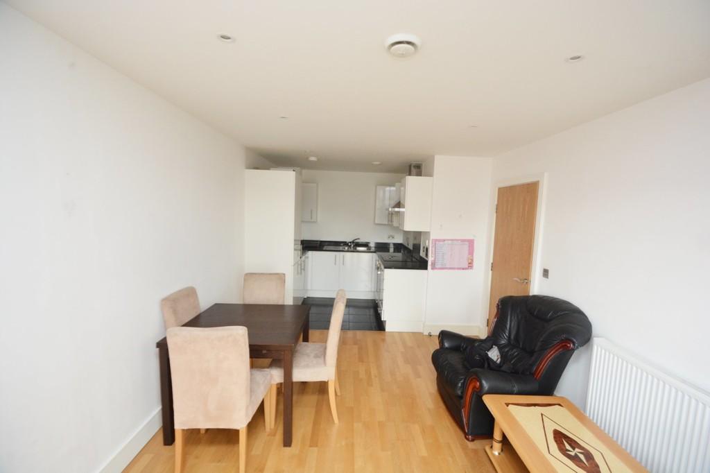 Trident Point, Pinner Road, Harrow, HA1 4FS 2 bed flat £1,450 pcm (£