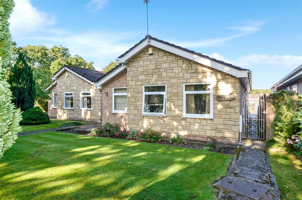 Woolslope Road, West Moors, Ferndown, Dorset, BH22 2 bed bungalow £