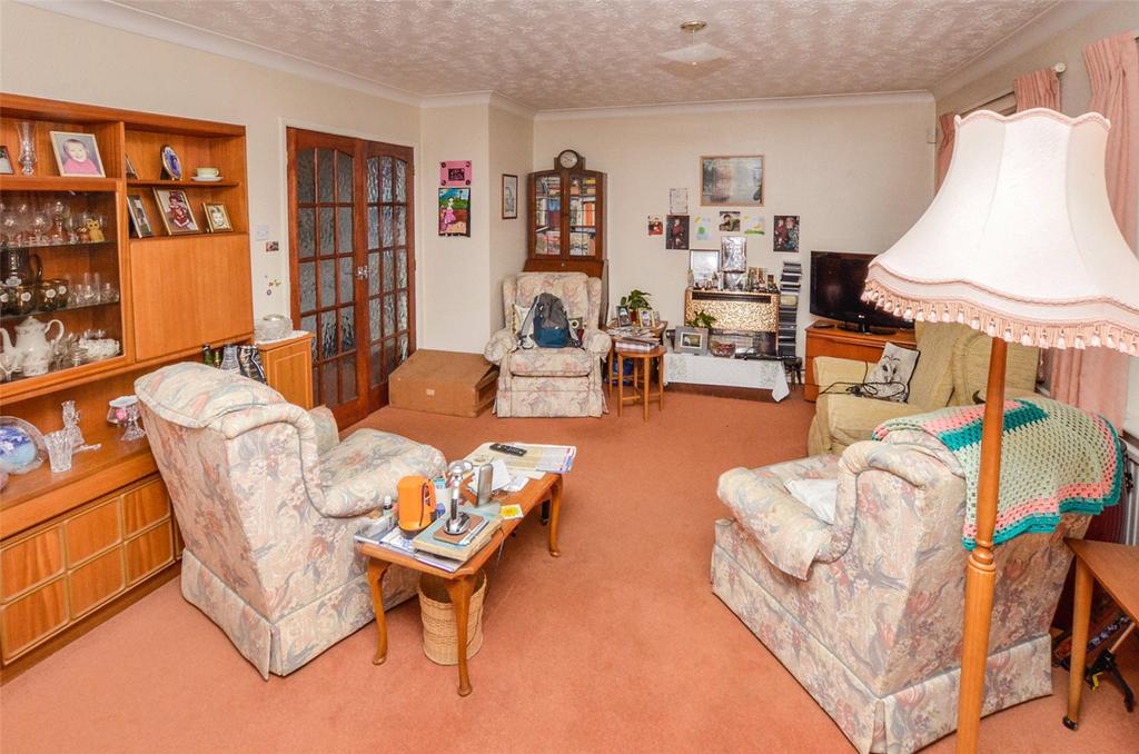 Woolslope Road, West Moors, Ferndown, Dorset, BH22 2 bed bungalow £