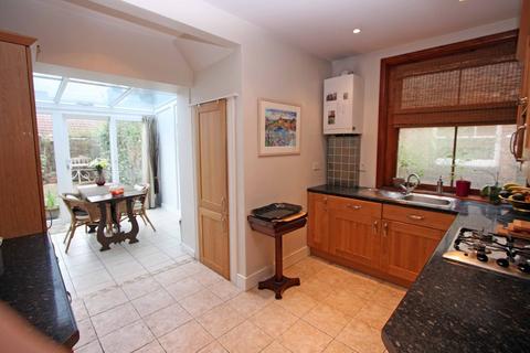 10 Kitchener Road, London, N2 8AS