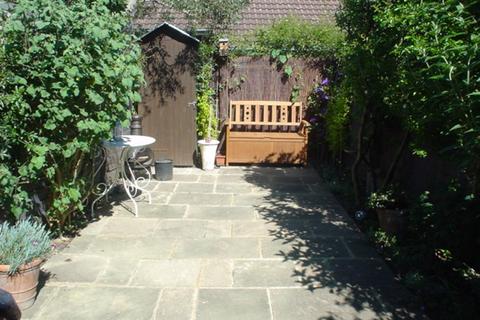 10 Kitchener Road, London, N2 8AS