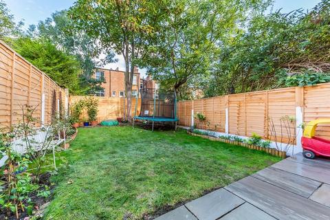 122 Rathcoole Gardens, London, N8 9PG
