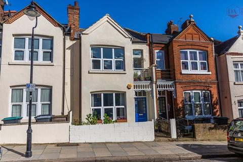 122 Rathcoole Gardens, London, N8 9PG