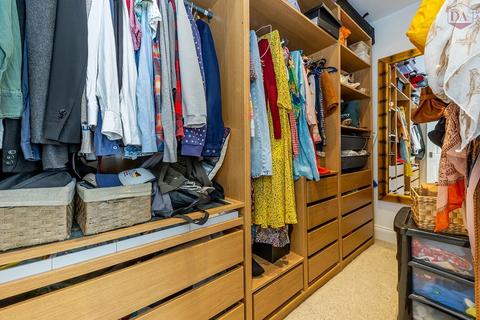 122 Rathcoole Gardens, London, N8 9PG