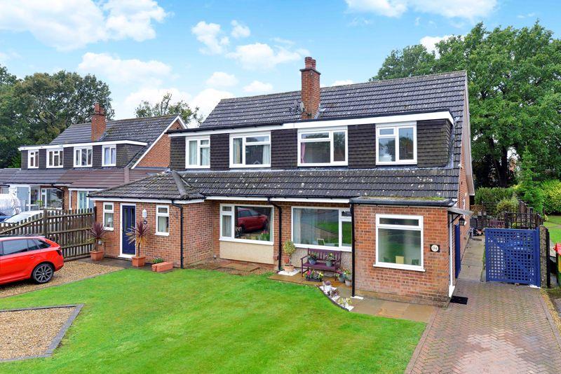 Cranleigh Mead, Cranleigh 3 bed semidetached house £450,000