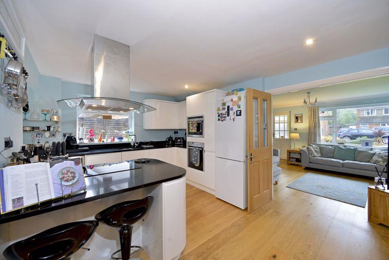 Cranleigh Mead, Cranleigh 3 bed semidetached house £450,000