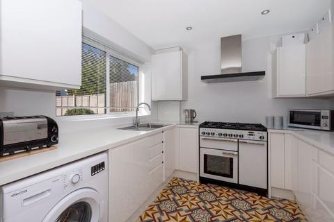 16 The North Glade, Bexley, DA5 3NT