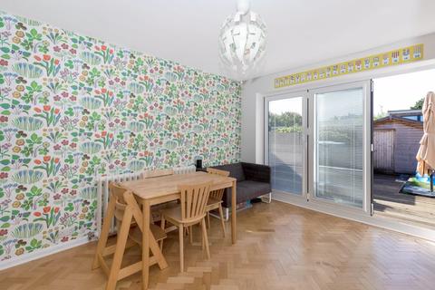 16 The North Glade, Bexley, DA5 3NT