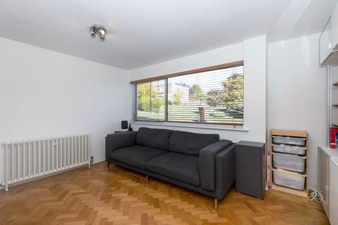 16 The North Glade, Bexley, DA5 3NT