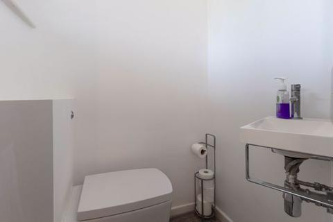 16 The North Glade, Bexley, DA5 3NT