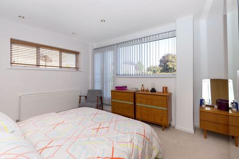 16 The North Glade, Bexley, DA5 3NT