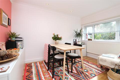 4 Clover Close, Loughton, Milton Keynes, MK5 8HA
