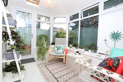 4 Clover Close, Loughton, Milton Keynes, MK5 8HA