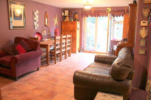 86 Fruen Road, Feltham, TW14 9NR