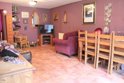 86 Fruen Road, Feltham, TW14 9NR
