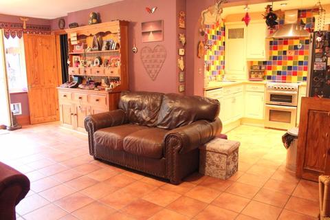 86 Fruen Road, Feltham, TW14 9NR