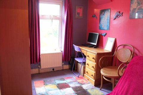 86 Fruen Road, Feltham, TW14 9NR