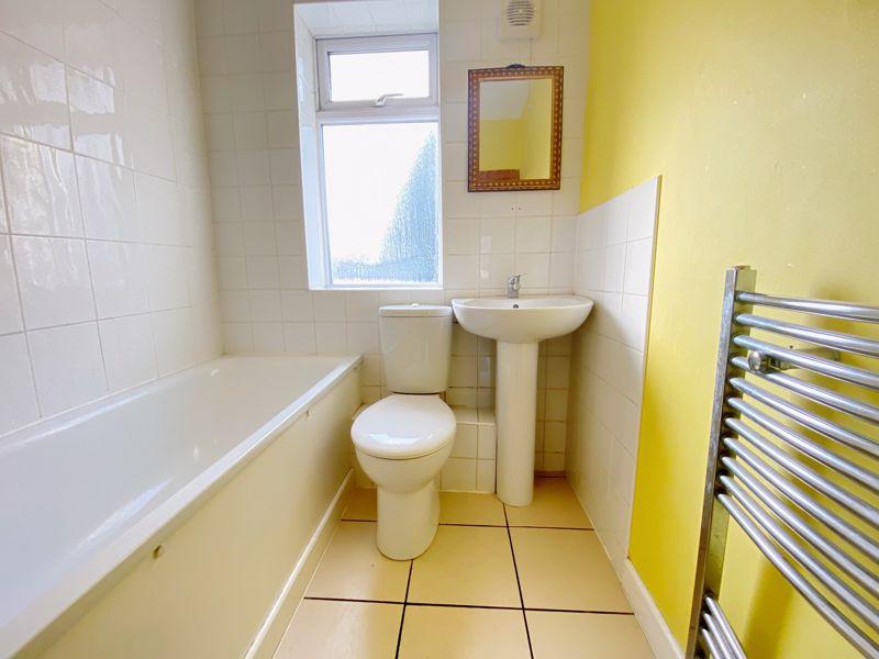 Standfield Road, Dagenham 2 bed terraced house to rent £1,900 pcm (£