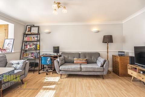 15 Harkness Close, Romford, RM3 9NX