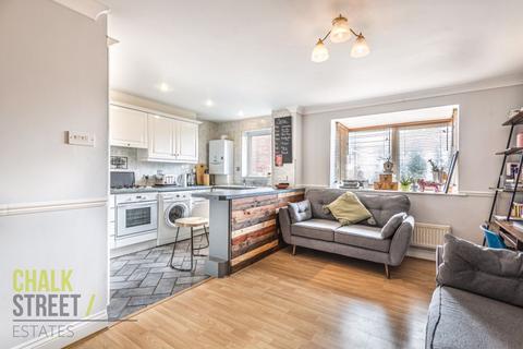15 Harkness Close, Romford, RM3 9NX