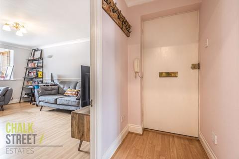 15 Harkness Close, Romford, RM3 9NX
