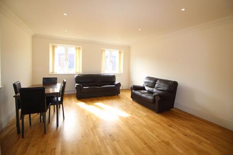 2 bedroom flat to rent, Reet Gardens, Slough, SL1