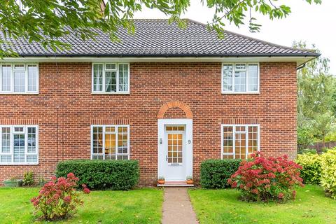 9 Gloucester Close, Thames Ditton, KT7 0EW