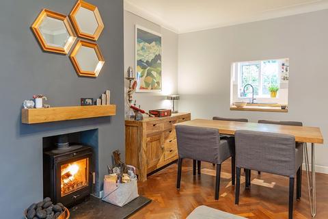 9 Gloucester Close, Thames Ditton, KT7 0EW