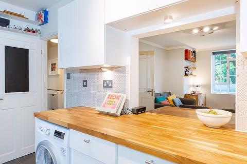 9 Gloucester Close, Thames Ditton, KT7 0EW